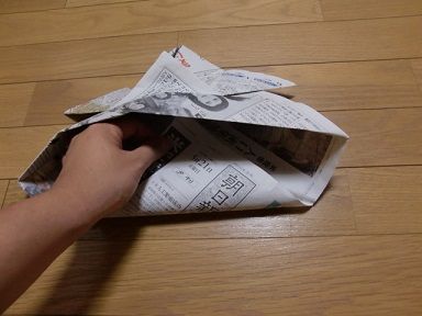 新聞紙のかぶとの作り方12